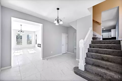 Entry Way - 3565 Harvey Ave, Cincinnati, OH 45229 photo 4 of 7