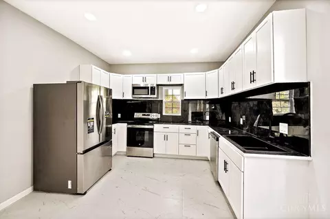 Kitchen - 3565 Harvey Ave, Cincinnati, OH 45229 photo 3 of 3