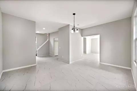 Entry Way - 3565 Harvey Ave, Cincinnati, OH 45229 photo 2 of 7