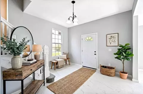 Entry Way - 3565 Harvey Ave, Cincinnati, OH 45229 photo 1 of 7
