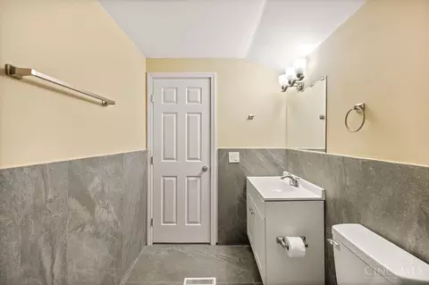 Bath - 3565 Harvey Ave, Cincinnati, OH 45229 photo 2 of 3