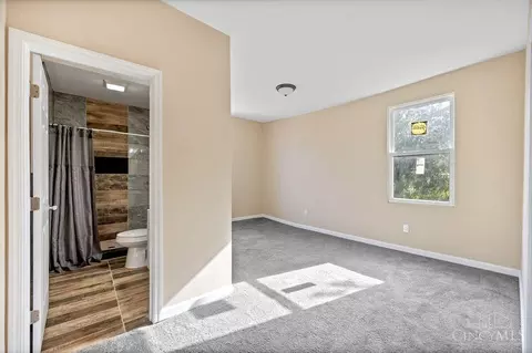 Bedroom - 3565 Harvey Ave, Cincinnati, OH 45229 photo 2 of 4