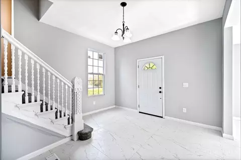 Entry Way - 3565 Harvey Ave, Cincinnati, OH 45229 photo 3 of 7