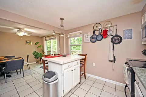 Kitchen - 2590 Hunt Rd, Reading, OH 45236 photo 5 of 6