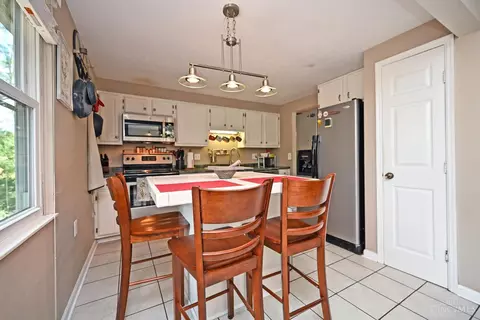 Kitchen - 2590 Hunt Rd, Reading, OH 45236 photo 2 of 6