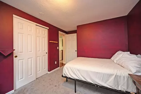 Bedroom - 2590 Hunt Rd, Reading, OH 45236 photo 5 of 5