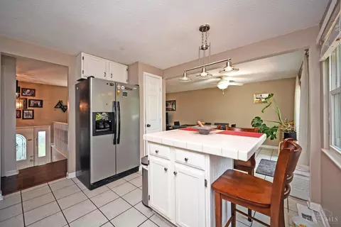 Kitchen - 2590 Hunt Rd, Reading, OH 45236 photo 6 of 6