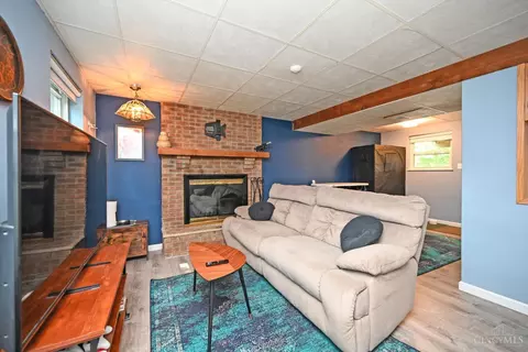 Living - 2590 Hunt Rd, Reading, OH 45236 photo 3 of 5