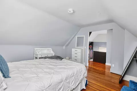 Bedroom - 922 Summit Ave, Cincinnati, OH 45204 photo 8 of 8