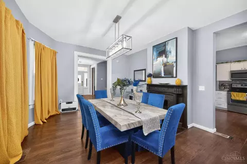 Dining - 922 Summit Ave, Cincinnati, OH 45204 photo 2 of 2