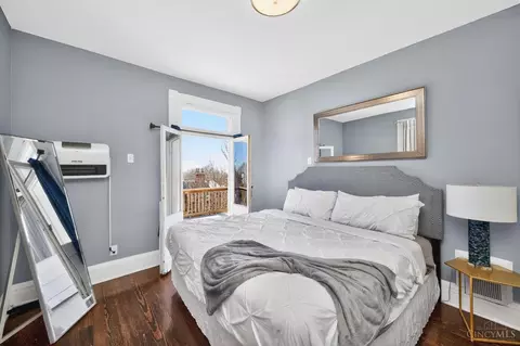 Bedroom - 922 Summit Ave, Cincinnati, OH 45204 photo 6 of 8