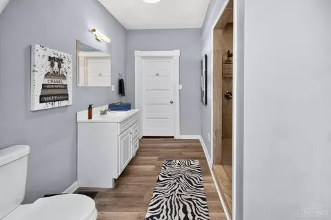Entry Way - 922 Summit Ave, Cincinnati, OH 45204 photo 4 of 10