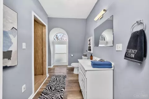 Bath - 922 Summit Ave, Cincinnati, OH 45204 photo 1 of 3