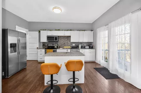 Kitchen - 922 Summit Ave, Cincinnati, OH 45204 photo 1 of 3
