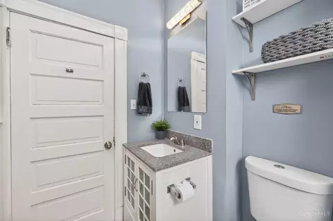 Bath - 922 Summit Ave, Cincinnati, OH 45204 photo 3 of 3