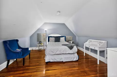 Bedroom - 922 Summit Ave, Cincinnati, OH 45204 photo 7 of 8