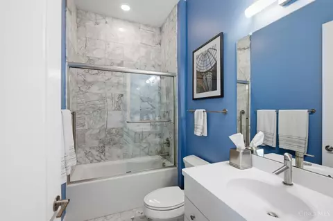 Bath - 1507 Elm St, Cincinnati, OH 45202 photo 3 of 4