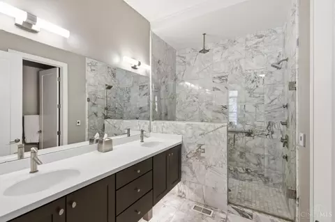 Bath - 1507 Elm St, Cincinnati, OH 45202 photo 2 of 4