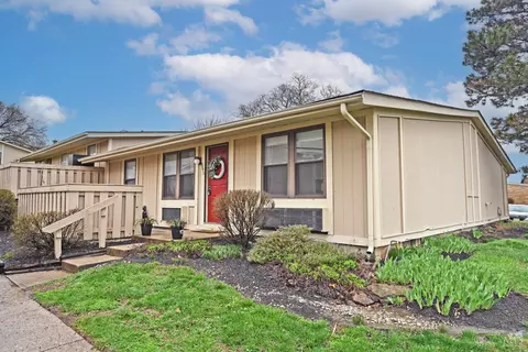 9553 Olde Woods Dr, West Chester, OH 45011