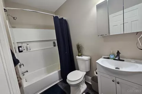 Bath - 2002 Clarion Ave, Cincinnati, OH 45207 photo 3 of 3