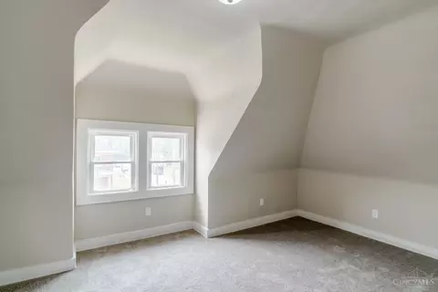Bedroom - 2002 Clarion Ave, Cincinnati, OH 45207 photo 5 of 6