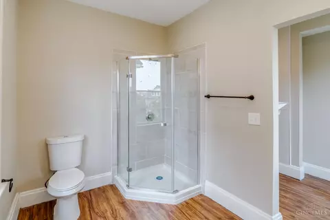 Bath - 2002 Clarion Ave, Cincinnati, OH 45207 photo 2 of 3