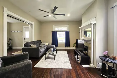 Living - 2002 Clarion Ave, Cincinnati, OH 45207 photo 2 of 3