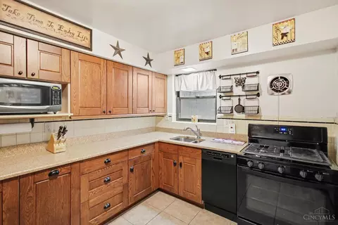 Kitchen - 2938 Temple Ave, Cincinnati, OH 45211 photo 2 of 3