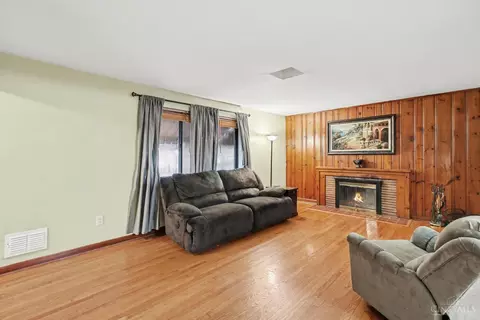 Living - 2938 Temple Ave, Cincinnati, OH 45211 photo 2 of 2