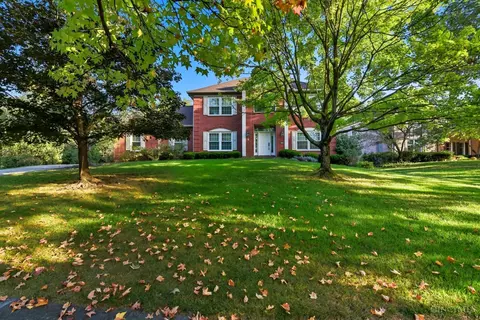 2 Clarke Ct, Glendale, OH 45246