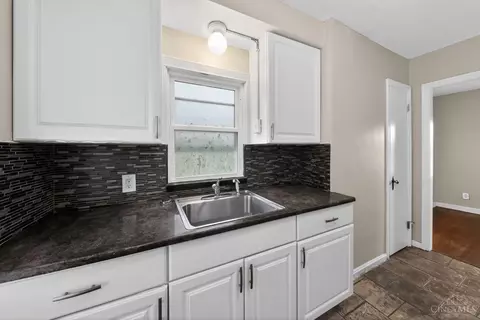 Kitchen - 1735 Ashbrook Dr, Cincinnati, OH 45238 photo 2 of 2