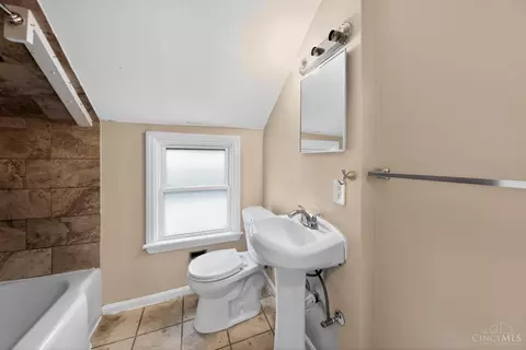 Bath - 1735 Ashbrook Dr, Cincinnati, OH 45238 photo 1 of 3