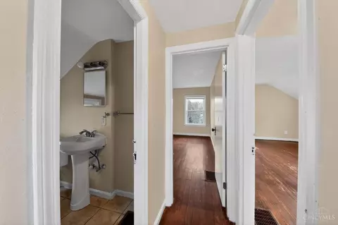 Entry Way - 1735 Ashbrook Dr, Cincinnati, OH 45238 photo 5 of 5