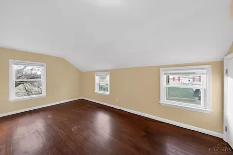 Bedroom - 1735 Ashbrook Dr, Cincinnati, OH 45238 photo 5 of 8