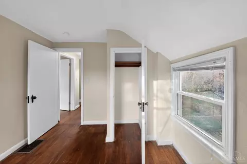 Bedroom - 1735 Ashbrook Dr, Cincinnati, OH 45238 photo 1 of 8