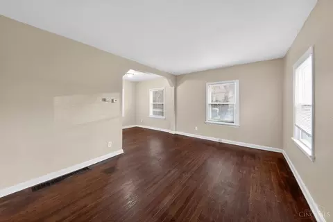 Living - 1735 Ashbrook Dr, Cincinnati, OH 45238 photo 2 of 2