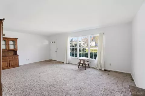 Living - 4954 Beechwood Rd, Cincinnati, OH 45244 photo 4 of 4