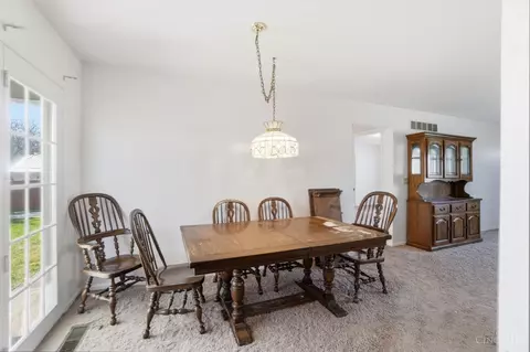 Dining - 4954 Beechwood Rd, Cincinnati, OH 45244 photo 2 of 2
