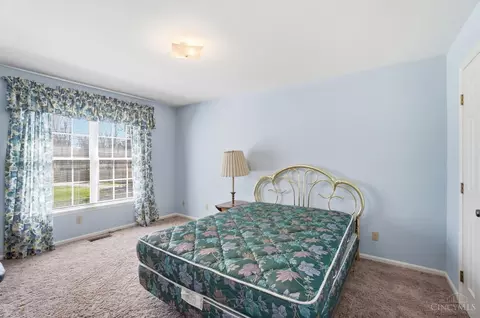 Bedroom - 4954 Beechwood Rd, Cincinnati, OH 45244 photo 3 of 4