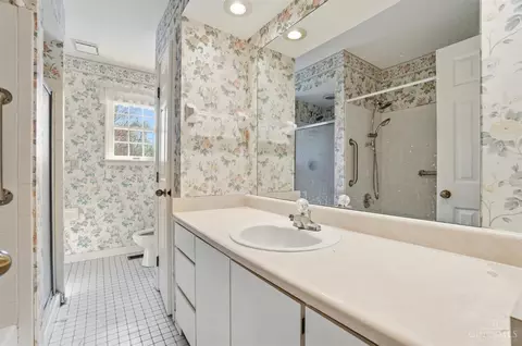 Bath - 4954 Beechwood Rd, Cincinnati, OH 45244 photo 2 of 4