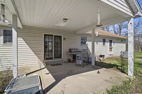 Exterior - 4954 Beechwood Rd, Cincinnati, OH 45244 photo 8 of 11
