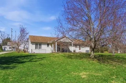 Exterior - 4954 Beechwood Rd, Cincinnati, OH 45244 photo 5 of 11