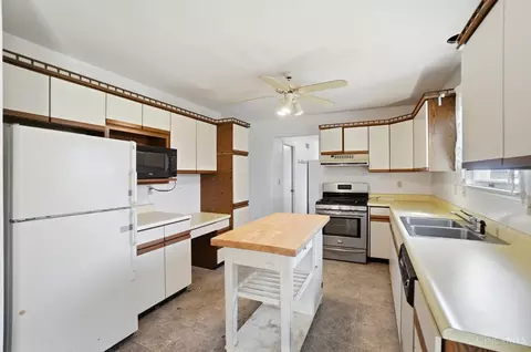 Kitchen - 4954 Beechwood Rd, Cincinnati, OH 45244 photo 1 of 3