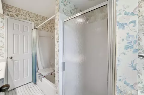 Bath - 4954 Beechwood Rd, Cincinnati, OH 45244 photo 4 of 4