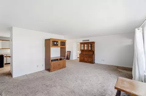 Living - 4954 Beechwood Rd, Cincinnati, OH 45244 photo 3 of 4