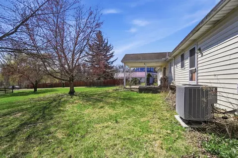 Exterior - 4954 Beechwood Rd, Cincinnati, OH 45244 photo 7 of 11