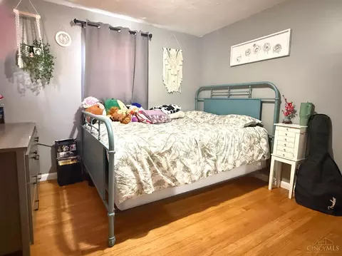 Bedroom - 5545 Maple Grove Ave, Blanchester, OH 45107 photo 5 of 7
