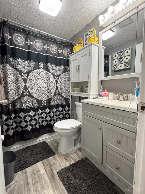 Bath - 5545 Maple Grove Ave, Blanchester, OH 45107 photo 4 of 4