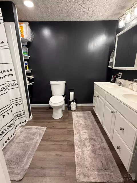 Bath - 5545 Maple Grove Ave, Blanchester, OH 45107 photo 2 of 4