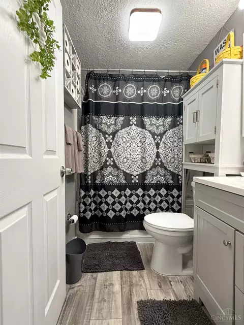 Bath - 5545 Maple Grove Ave, Blanchester, OH 45107 photo 3 of 4